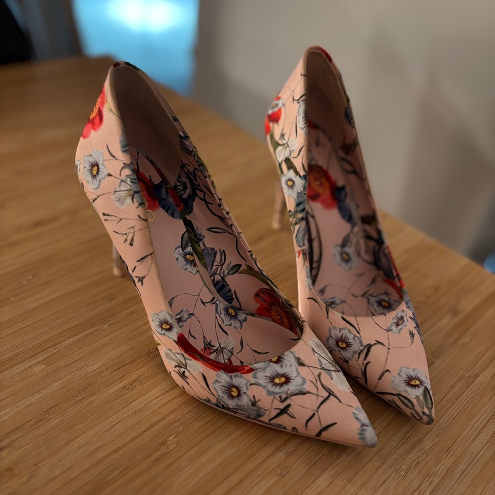 Aldo floral pumps Size 6.5 pink heels pumps